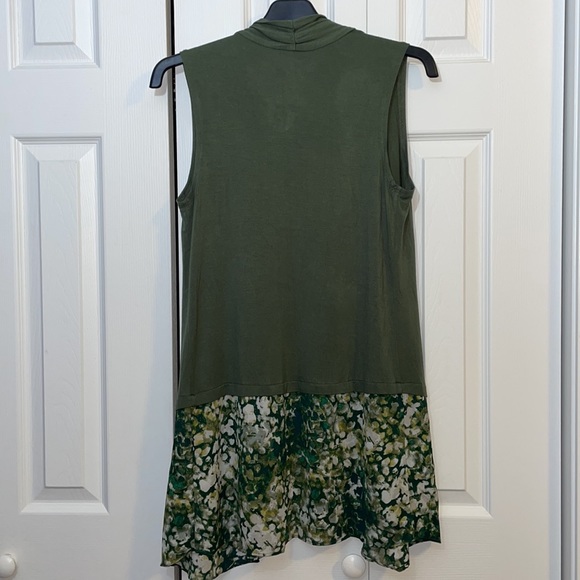 43. LOGO Sleeveless Cardigan - Picture 3 of 4